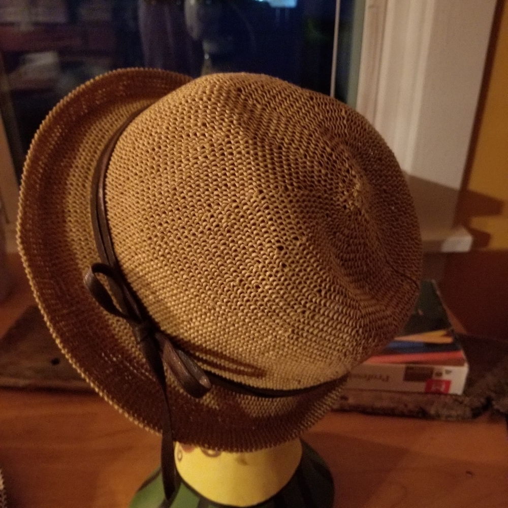 Cute hat - Picture 2 of 4